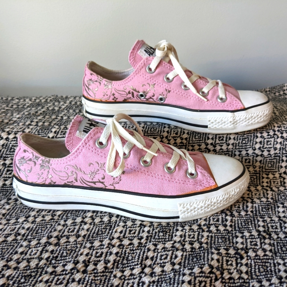 Pink Converse All Stars
